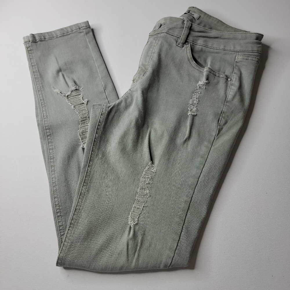 Refuge Shredded Jeans Size 6